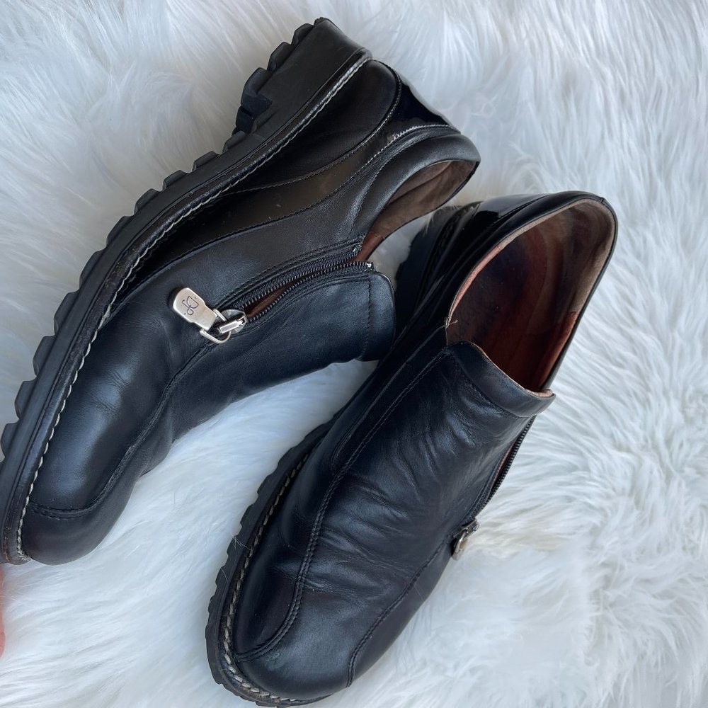 Donald Pliner Slip On Loafers 8.5